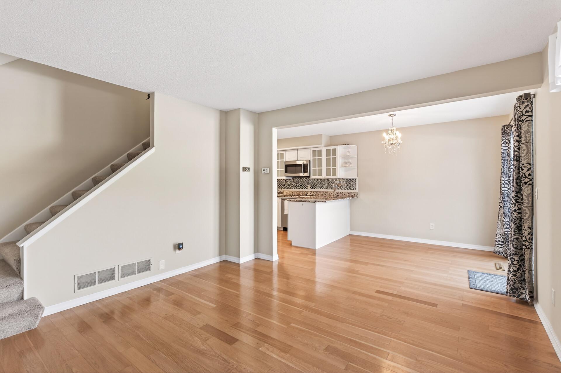 3287 Arcade Street S