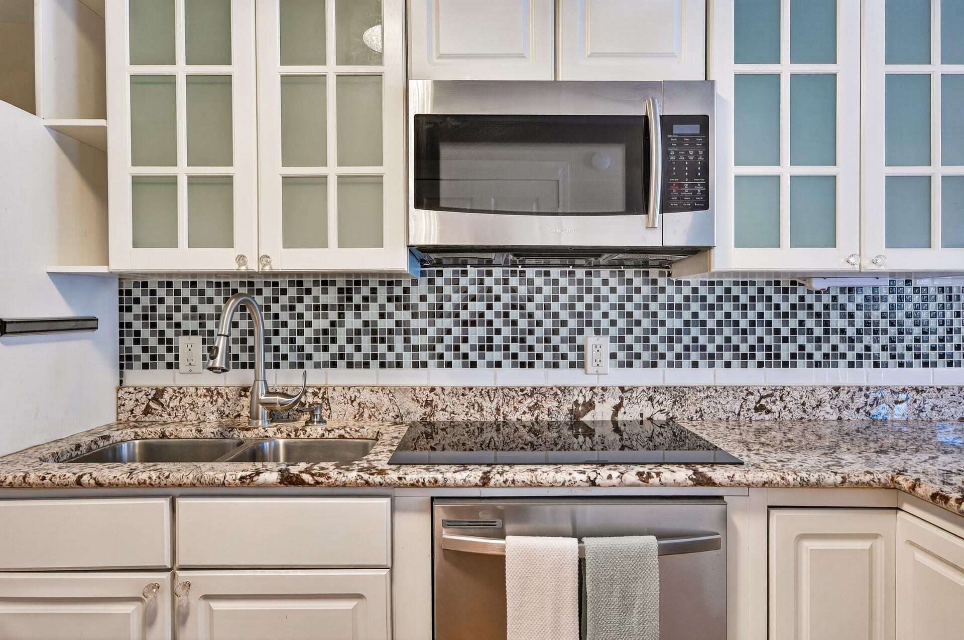 3287 Arcade Street S