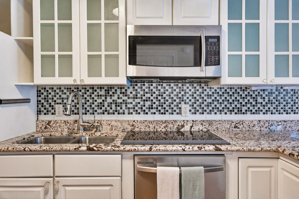 Photo of 3287 Arcade Street S, Vadnais Heights, MN 55127 (MLS # 7012590)