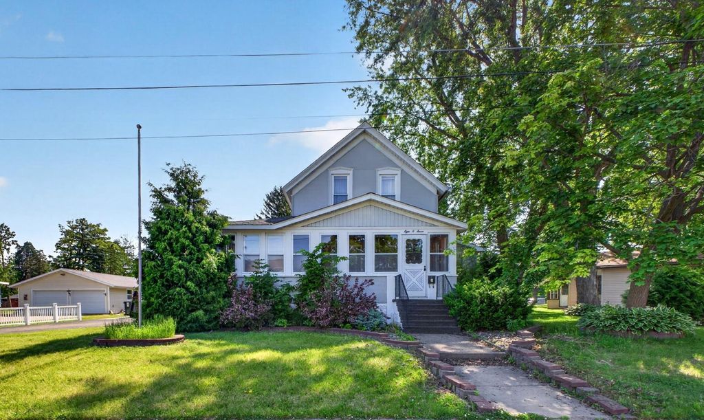 Photo of 807 Washington Avenue, Wabasha, MN 55981 (MLS # 7083593)