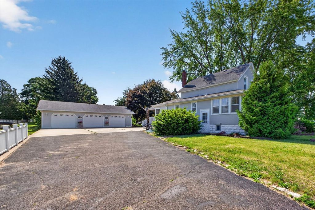 Photo of 807 Washington Avenue, Wabasha, MN 55981 (MLS # 7083593)