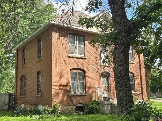 1019 6th Avenue - Photo 2