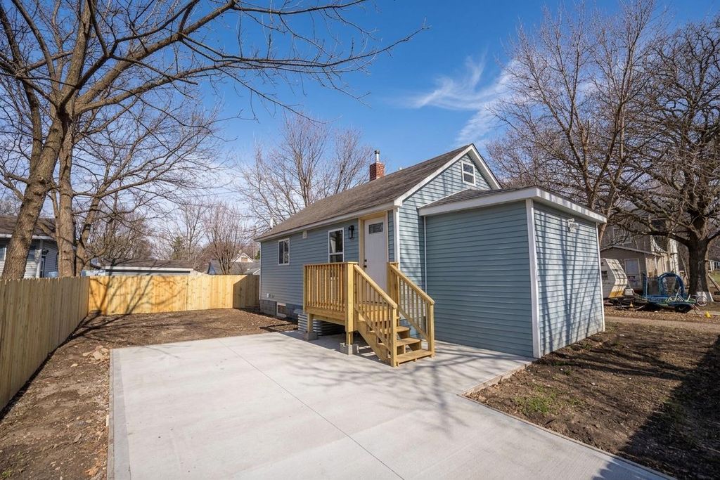 Photo of 312 Grove Avenue, Montevideo, MN 56265 (MLS # 7054808)