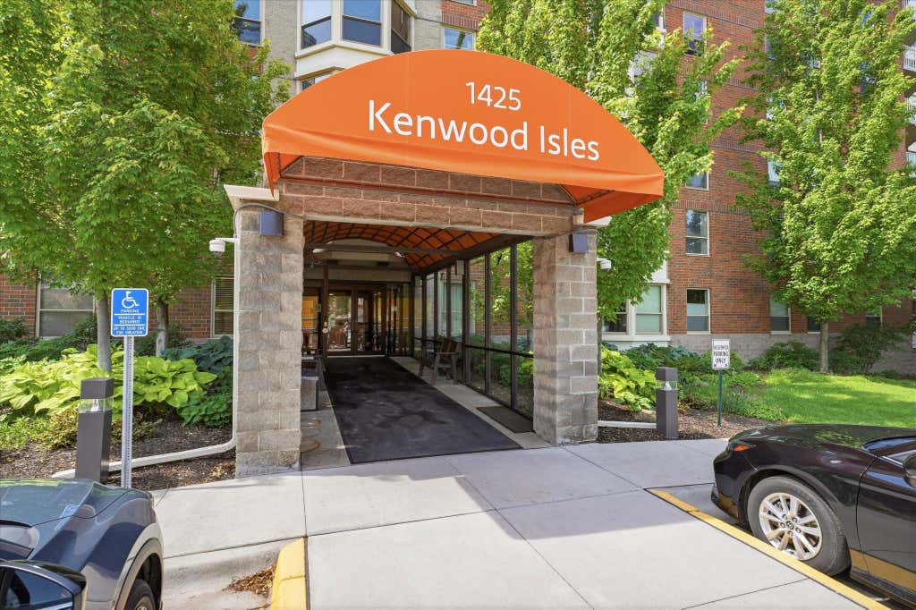 Photo of 1425 W 28th Street #322, Minneapolis, MN 55408 (MLS # 7086934)