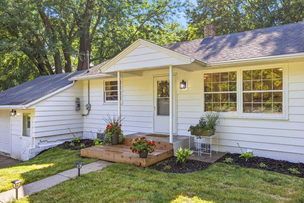 Photo of 985 Sunnyfield Road N, Minnetrista, MN 55364 (MLS # 7126690)