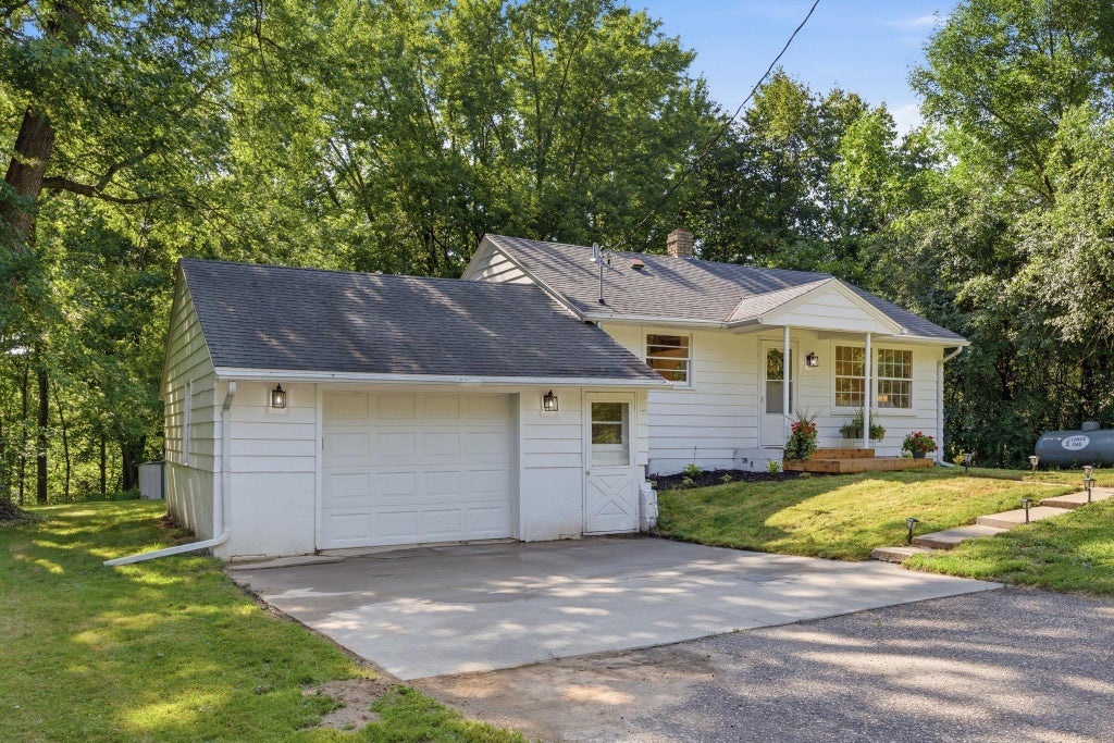 Photo of 985 Sunnyfield Road N, Minnetrista, MN 55364 (MLS # 7126690)