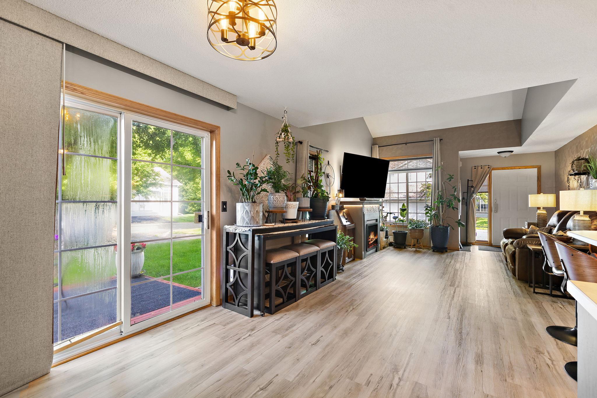 317 Creekside Drive