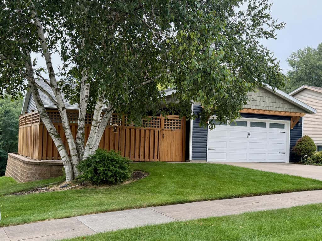 Photo of 614 37th Street SW, Rochester, MN 55902 (MLS # 7111651)