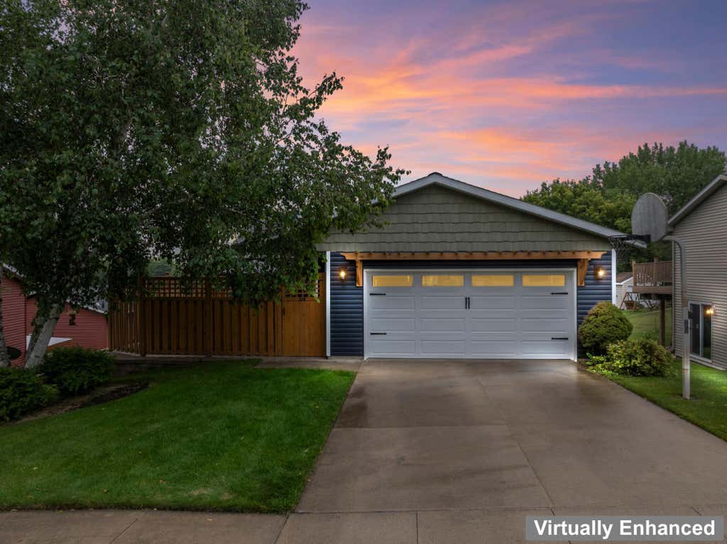 Photo of 614 37th Street SW, Rochester, MN 55902 (MLS # 7111651)