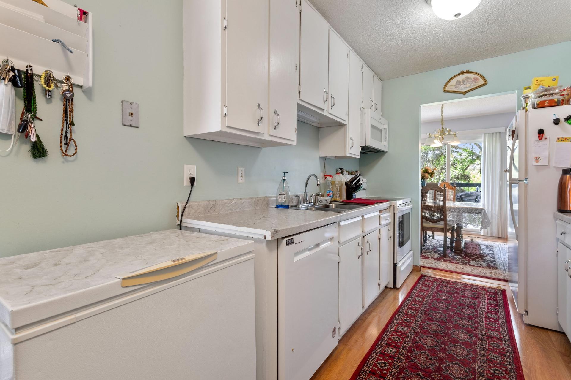 142 Canabury Court