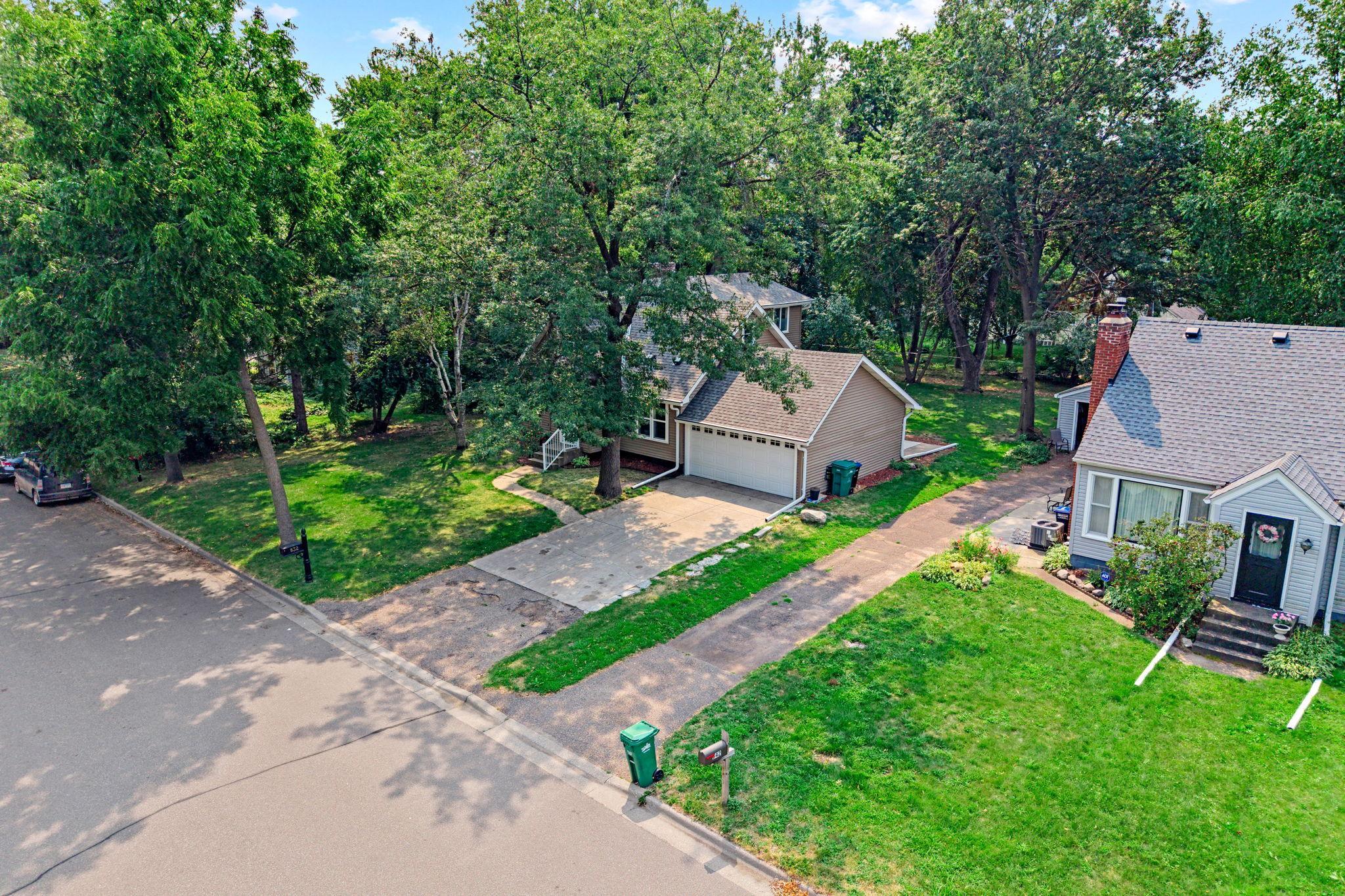 832 Lovell Avenue W