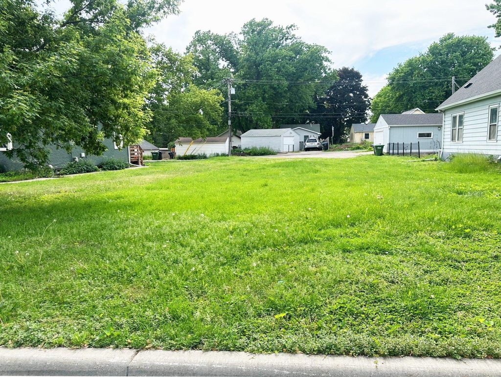Photo of 1703 Eustis Street, Lauderdale, MN 55113 (MLS # 7083367)