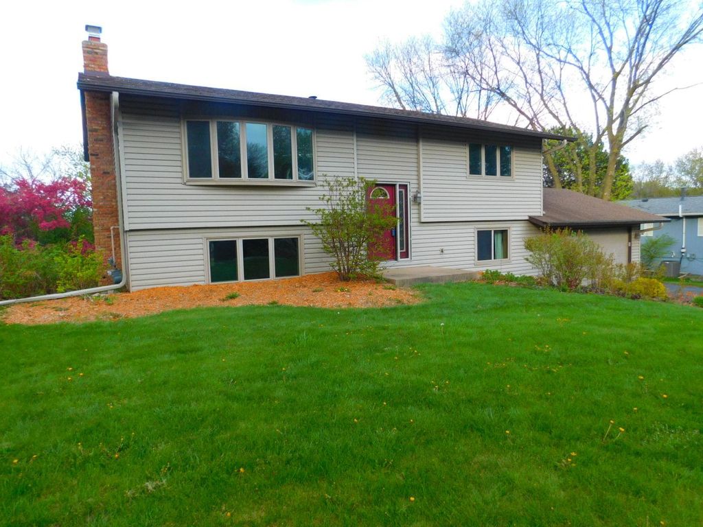 Photo of 931 Dawn Avenue, Shoreview, MN 55126 (MLS # 7068957)