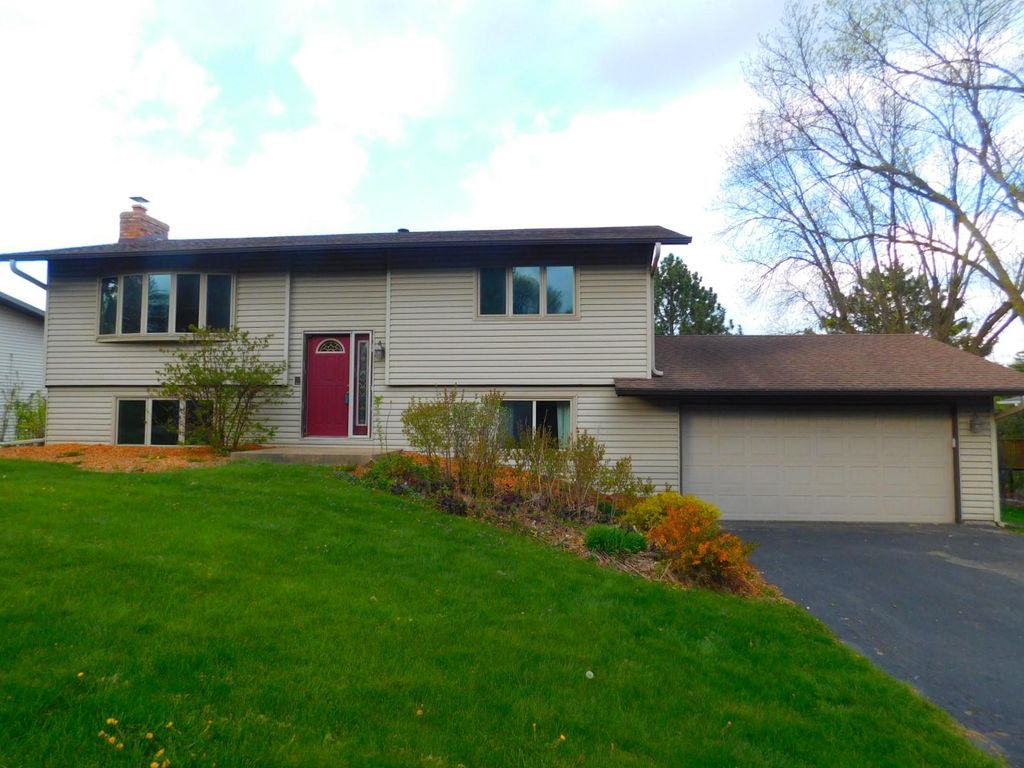 Photo of 931 Dawn Avenue, Shoreview, MN 55126 (MLS # 7068957)