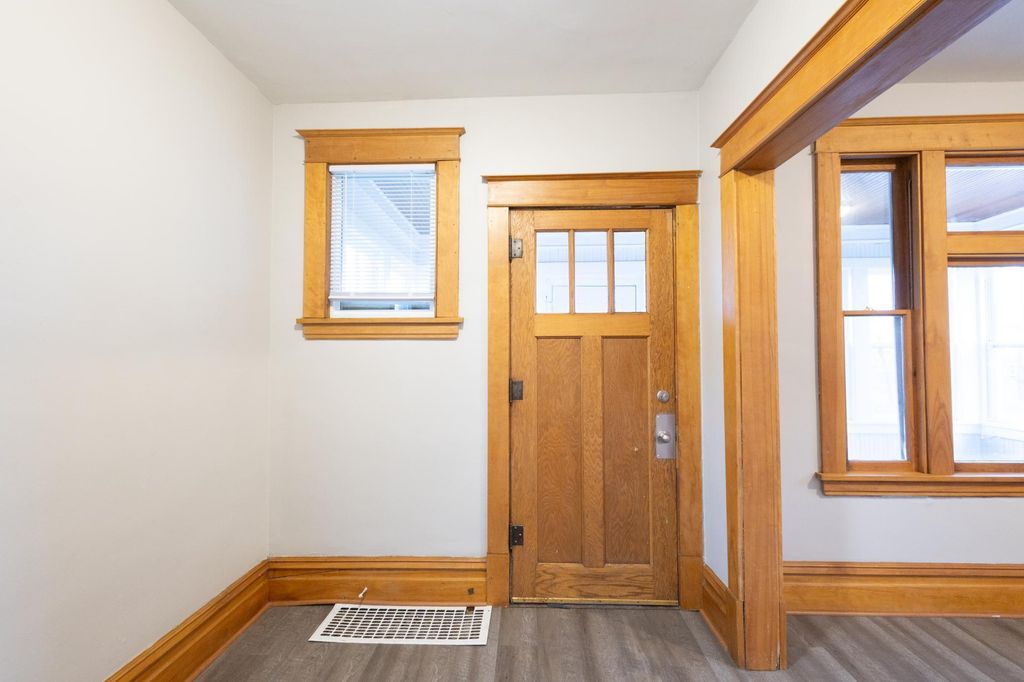 Photo of 810 Concordia Avenue, Saint Paul, MN 55104 (MLS # 7053852)