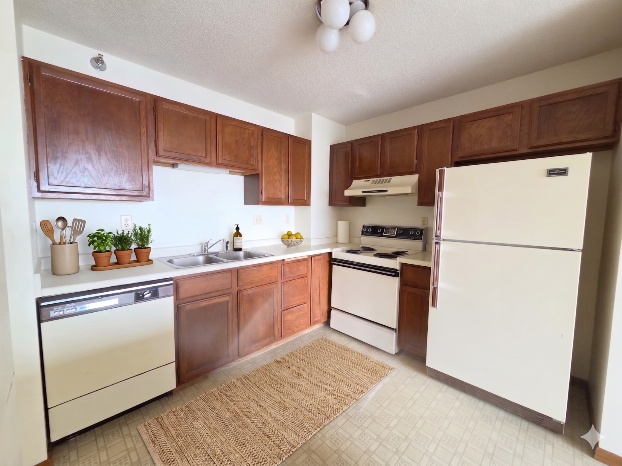 66 9th Street E 1605