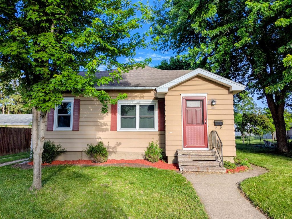 Photo of 464 Grand Street, Winona, MN 55987 (MLS # 7066945)