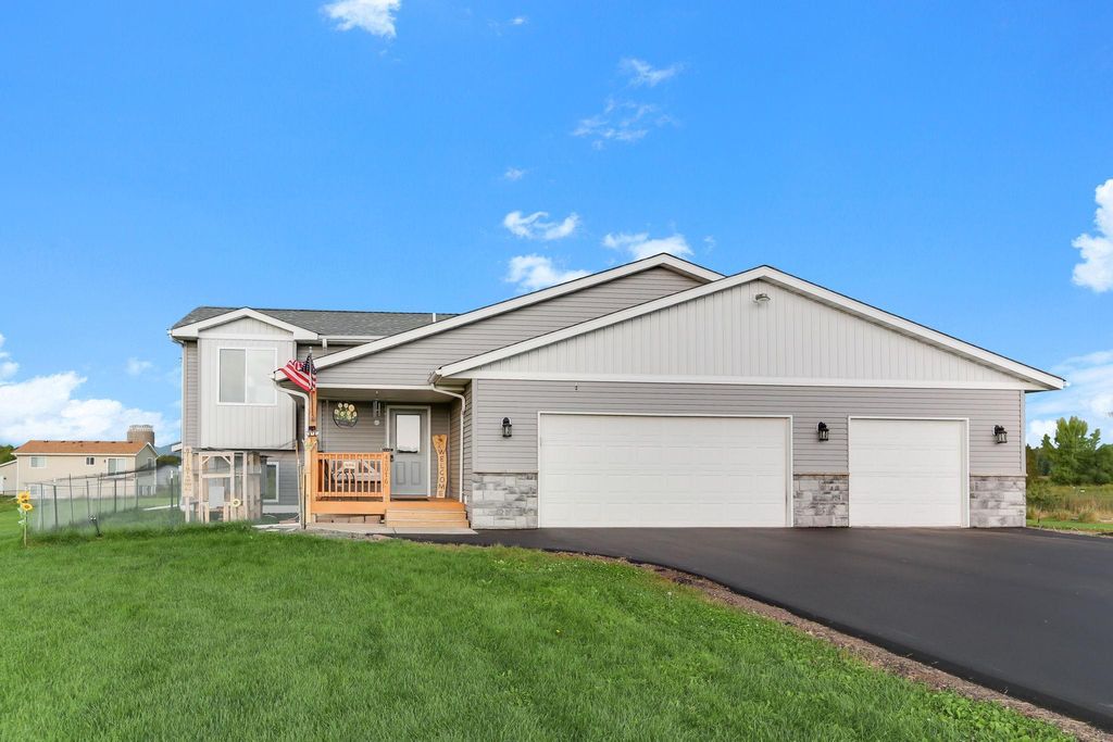 Photo of 48076 Autumn Court, Stanchfield, MN 55080 (MLS # 7040639)