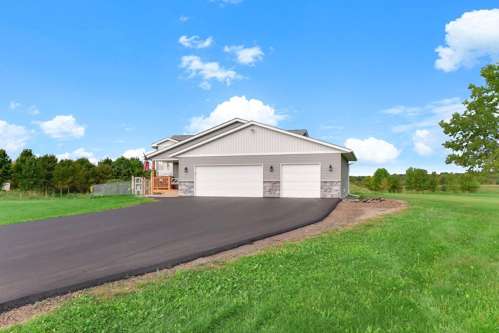 Photo of 48076 Autumn Court, Stanchfield, MN 55080 (MLS # 7040639)
