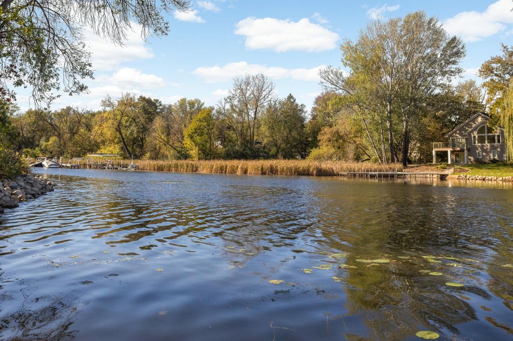 Photo of 3133 Fairchild Avenue, Wayzata, MN 55391 (MLS # 6822093)