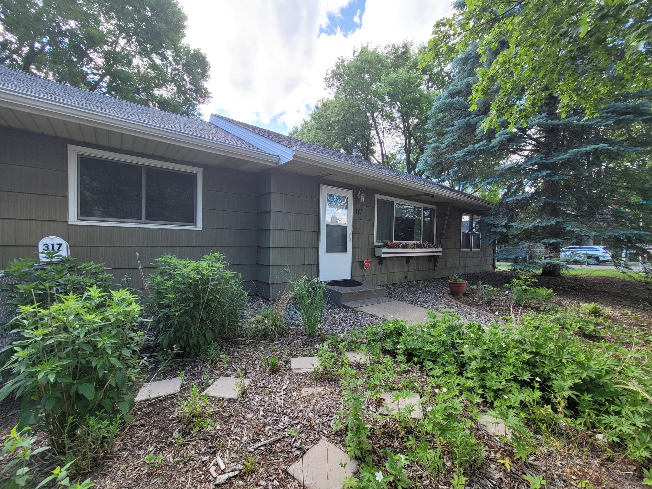 317 Snelling Avenue S