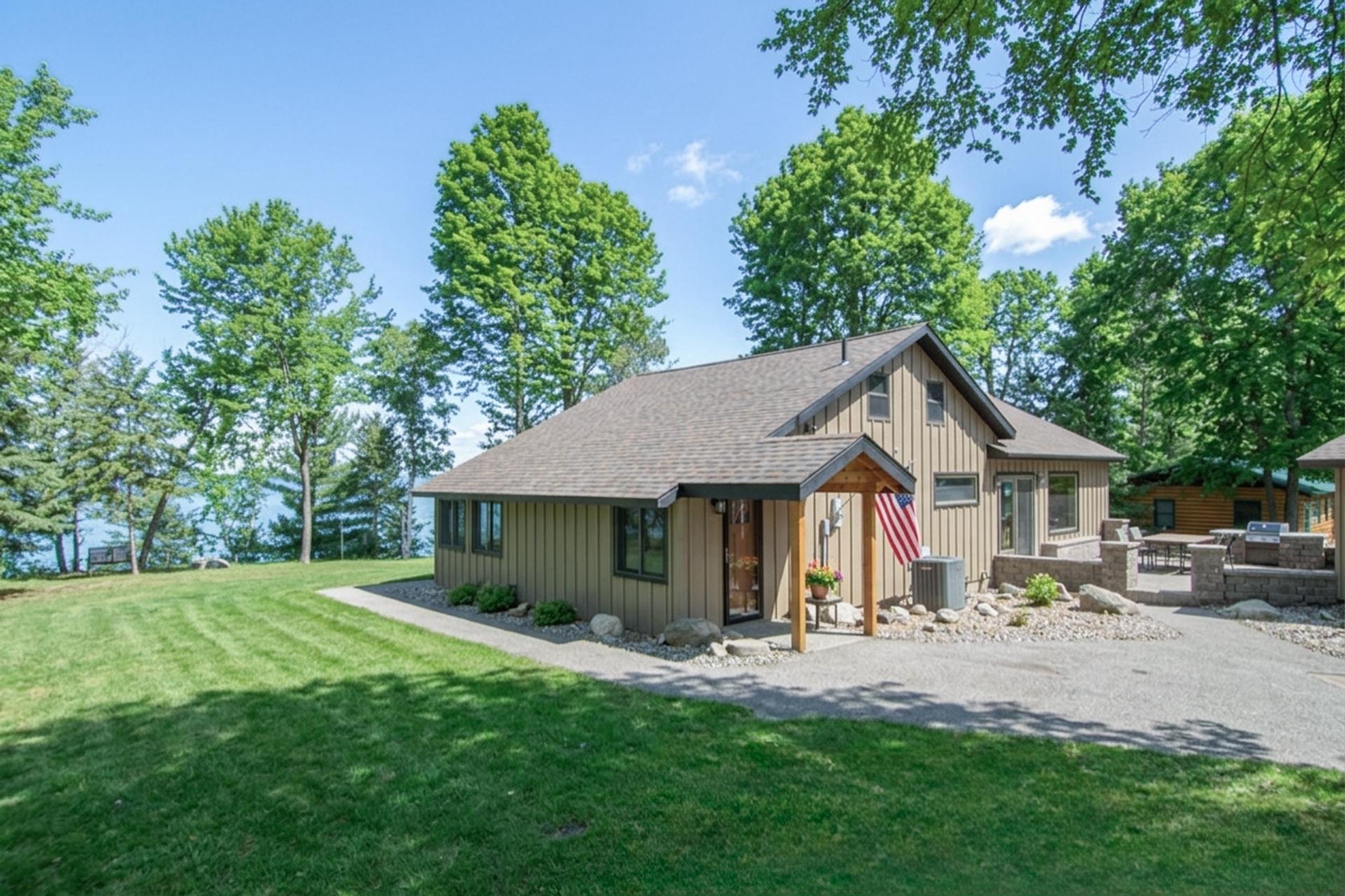 7516 Blue Water Beach Road NW