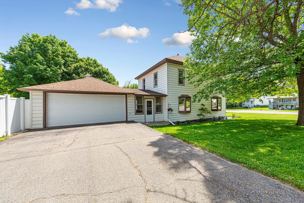Photo of 721 Chatham Street, Saint Peter, MN 56082 (MLS # 7083630)