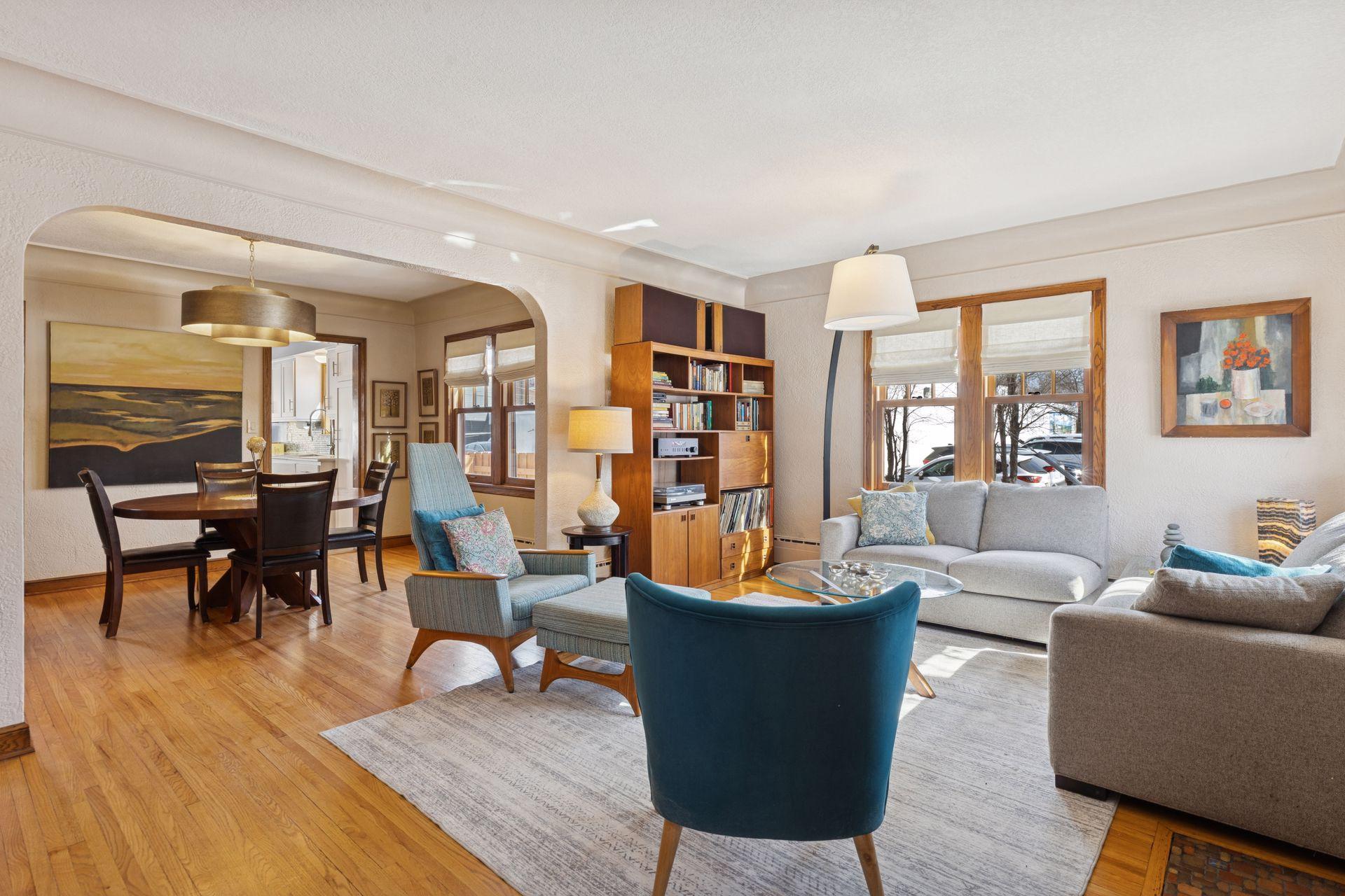 2077 Scheffer Avenue