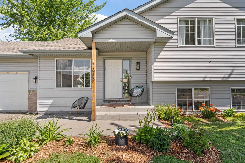 Photo of 615 Buffalo Hills Street, Buffalo, MN 55313 (MLS # 7102288)