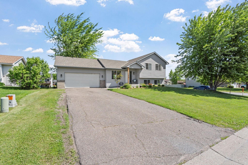 Photo of 615 Buffalo Hills Street, Buffalo, MN 55313 (MLS # 7102288)