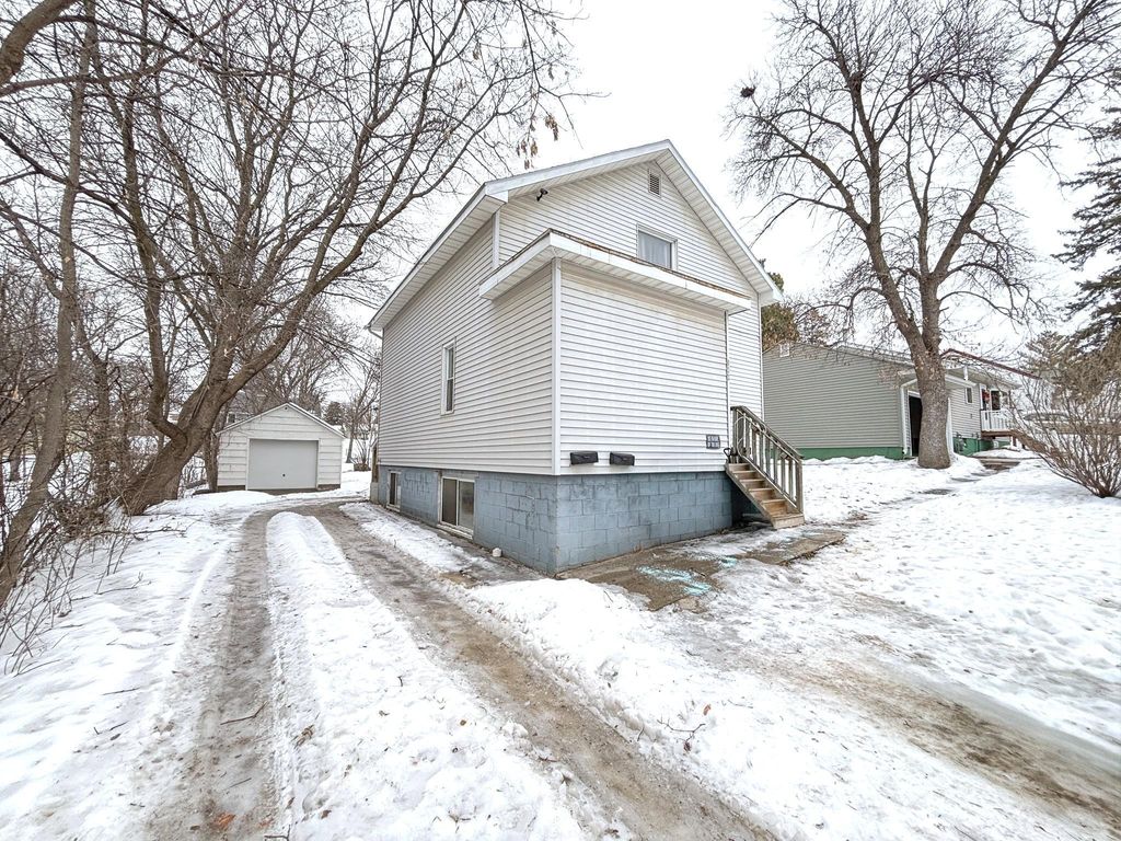 Photo of 822 W Maple Avenue, Fergus Falls, MN 56537 (MLS # 7008996)