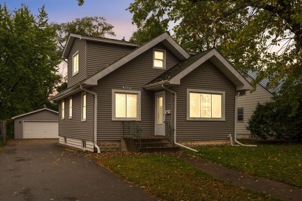 Photo of 3918 Xenia Avenue N, Robbinsdale, MN 55422 (MLS # 7003327)