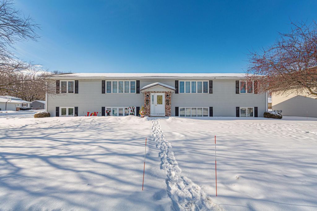 Photo of 1805 Lakewood Avenue, Albert Lea, MN 56007 (MLS # 7017463)