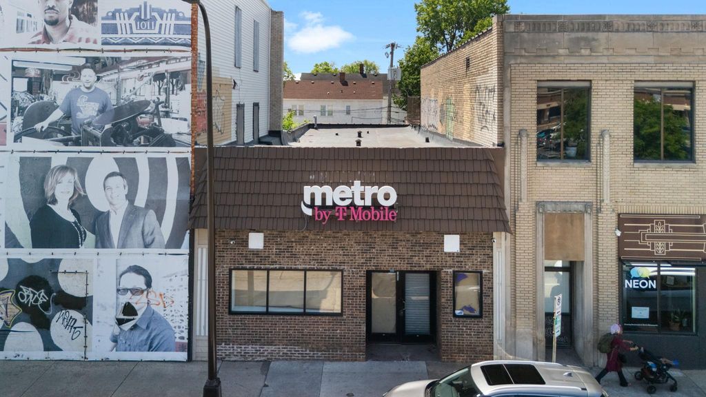 Photo of 1005 W Broadway Avenue, Minneapolis, MN 55411 (MLS # 7075183)