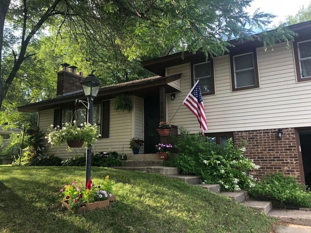 Photo of 8158 83rd Street S, Cottage Grove, MN 55016 (MLS # 6715256)