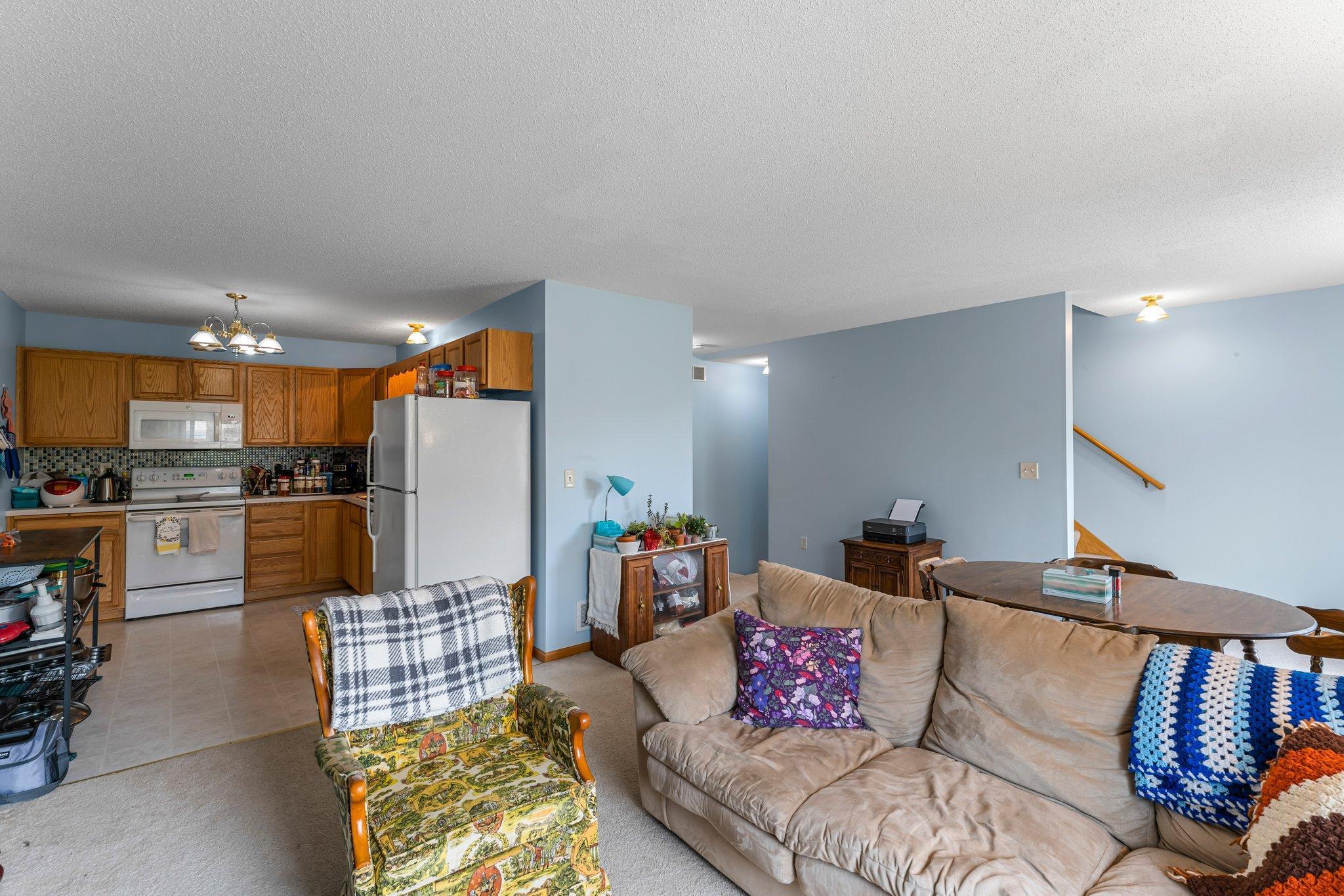 1587 County Road D E B