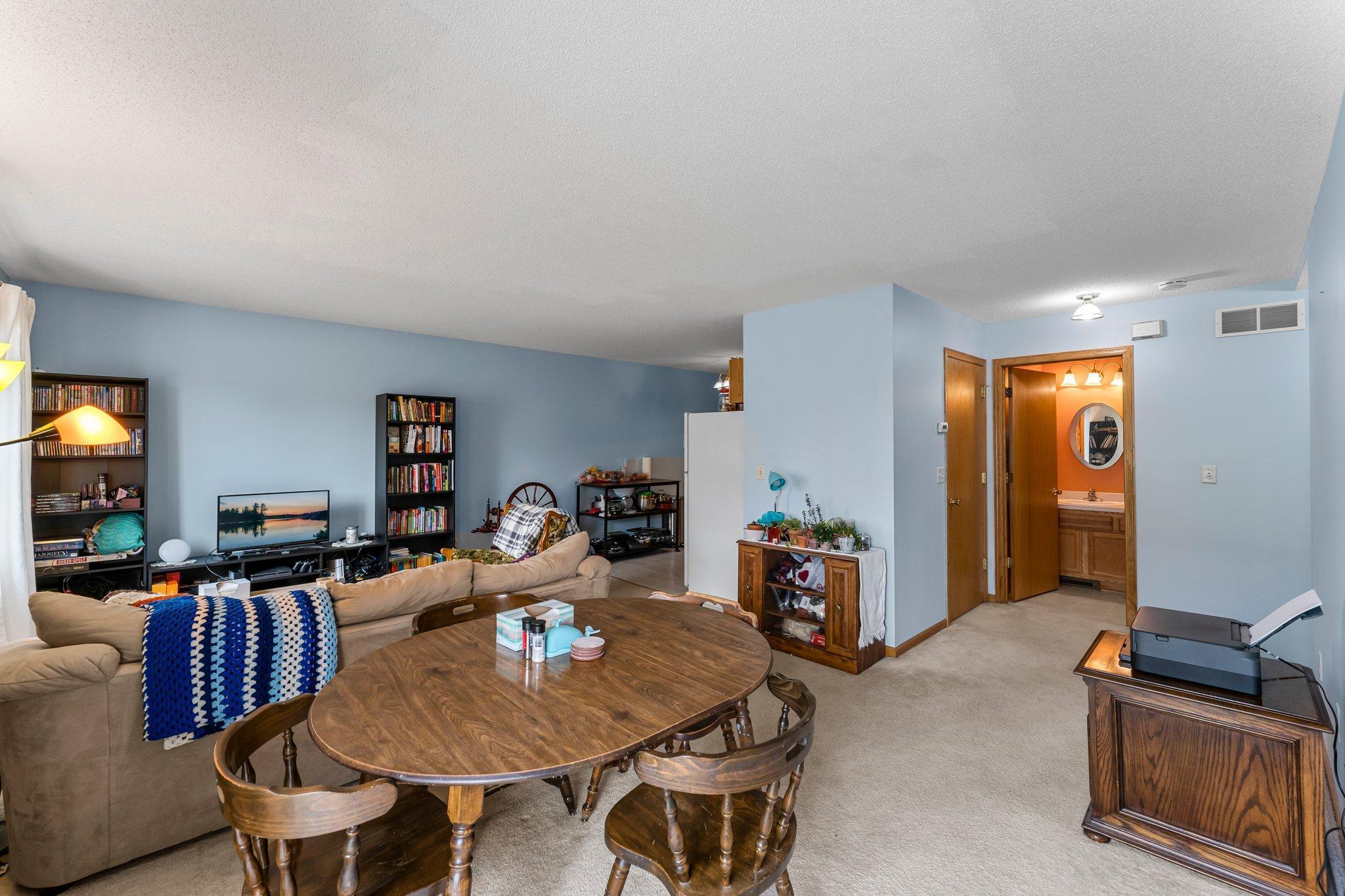 1587 County Road D E B