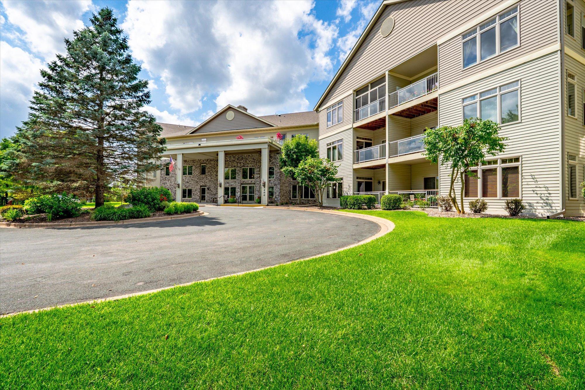 5200 Pathways Avenue 308