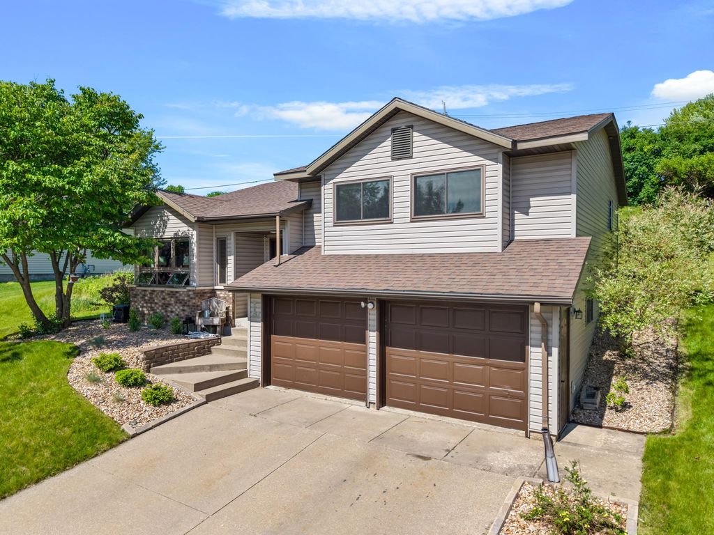 Photo of 712 Juniper Street, La Crescent, MN 55947 (MLS # 7081744)