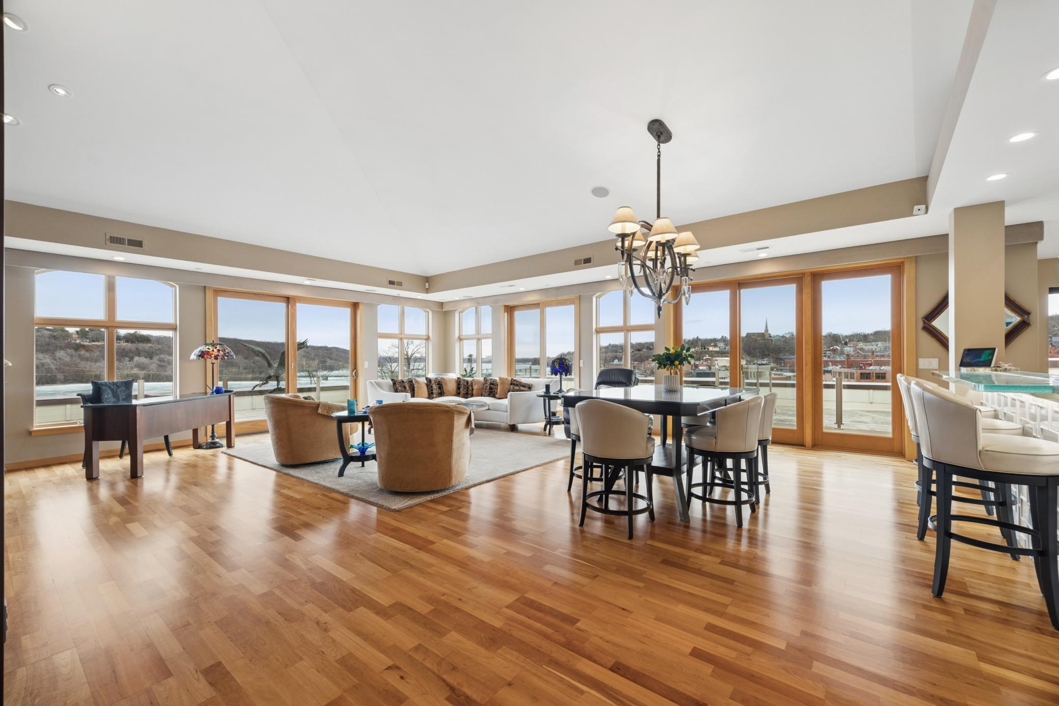 501 Main Street N 500