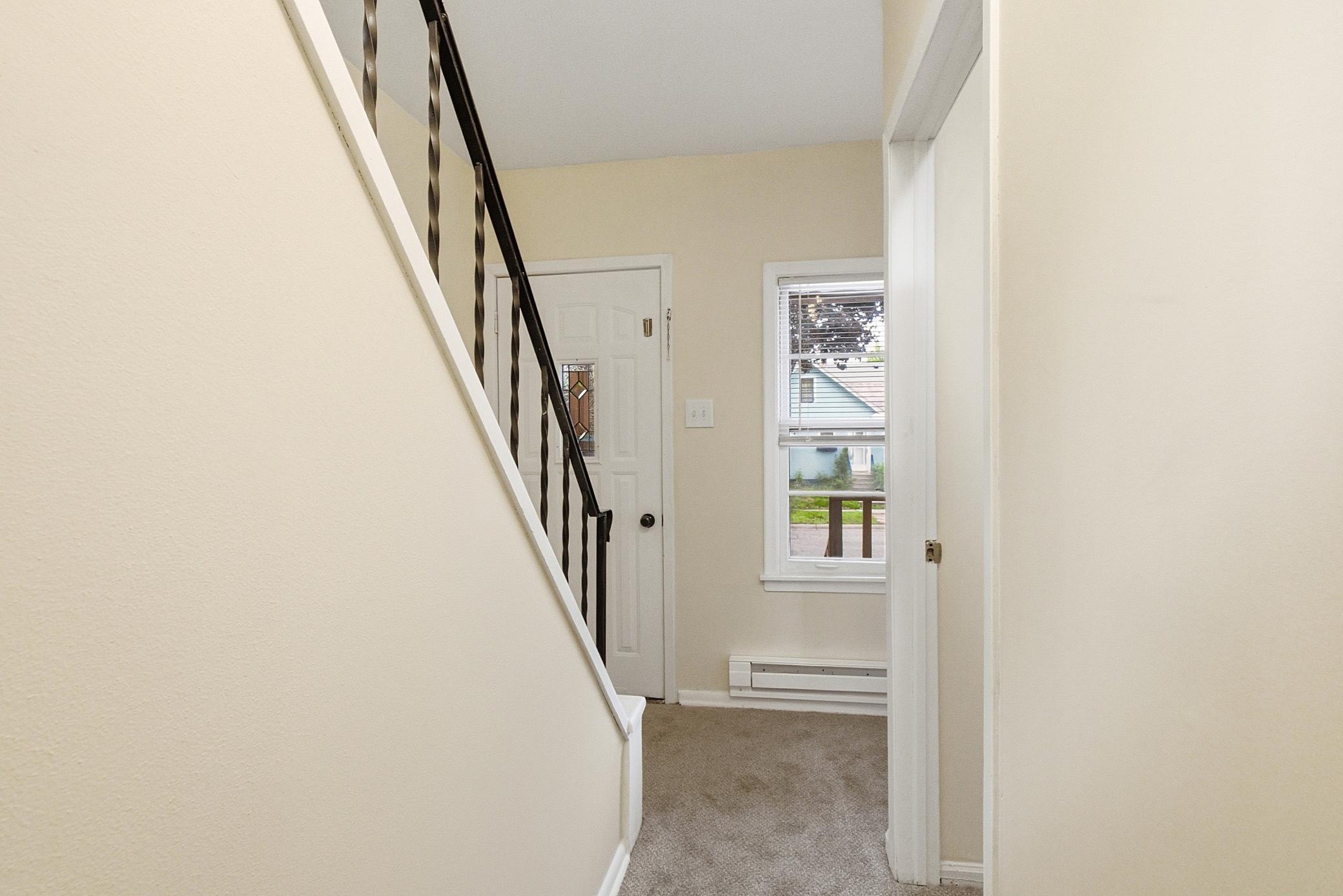 256 Rose Avenue W
