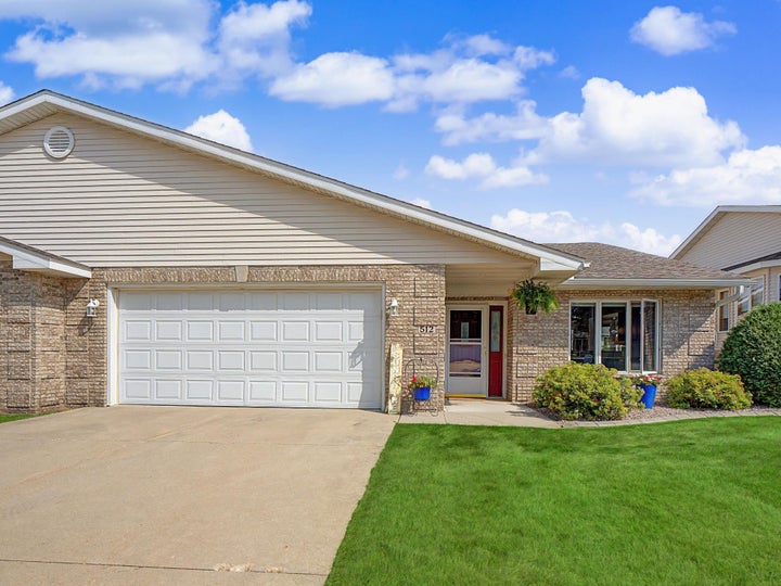 Photo 1 of 23 — 512 3rd Avenue NW, Byron, MN 55920