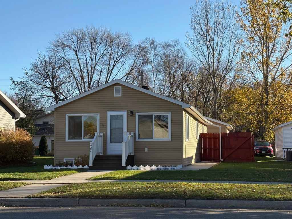 Photo of 622 11th Street N, Breckenridge, MN 56520 (MLS # 7004400)