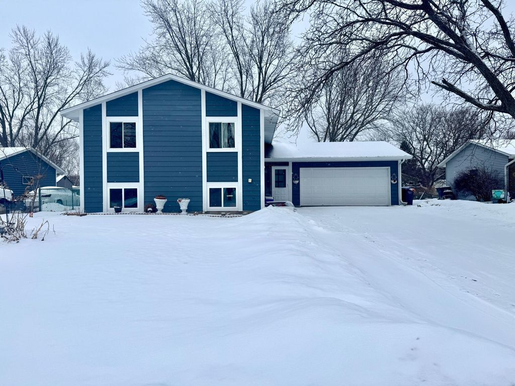 Photo of 2466 Skillman Avenue E, North Saint Paul, MN 55109 (MLS # 7011905)