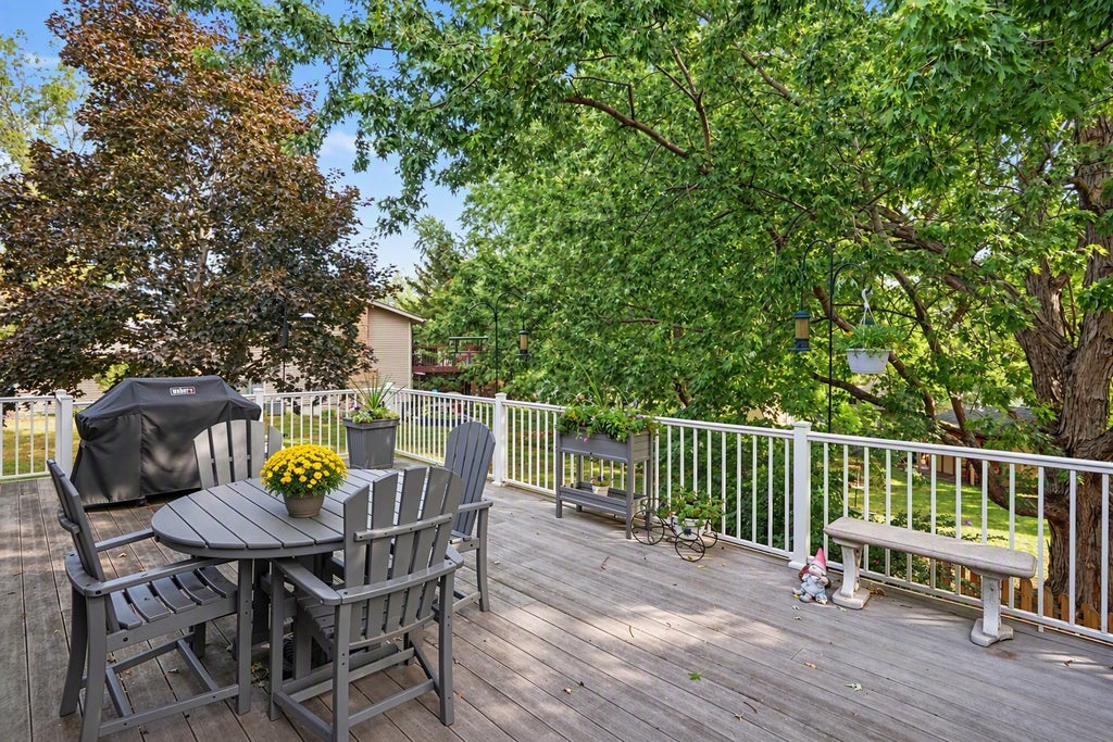 Photo of 12405 Villaburne Drive, Burnsville, MN 55337 (MLS # 7165338)