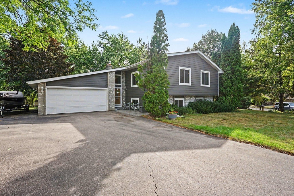 Photo of 12405 Villaburne Drive, Burnsville, MN 55337 (MLS # 7165338)