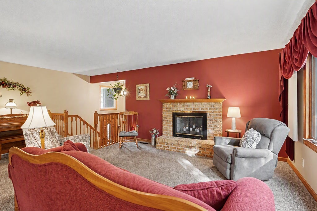 Photo of 12405 Villaburne Drive, Burnsville, MN 55337 (MLS # 7165338)