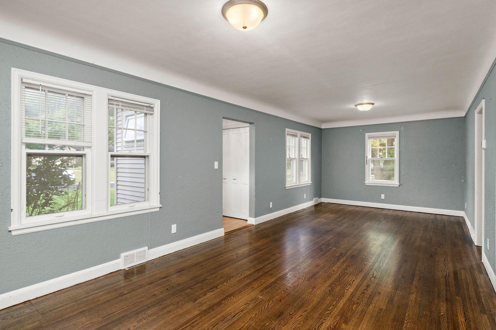 1742 Howard Street N