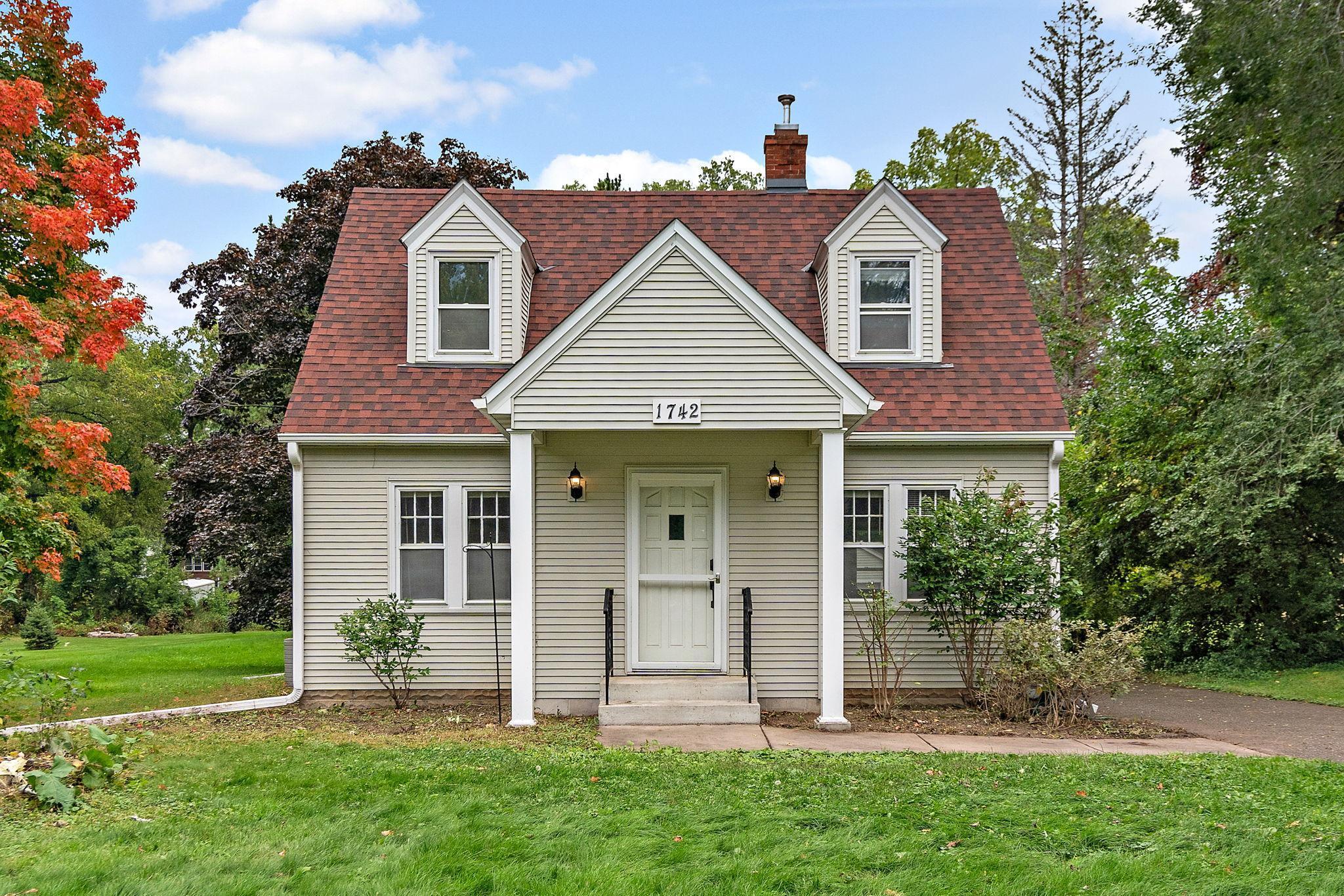 1742 Howard Street N