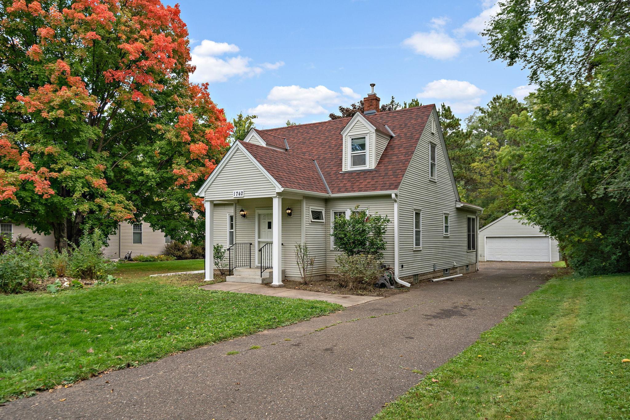 1742 Howard Street N